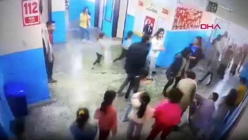 Bayılan Öğrenciyi Müdür Yardımcısı Hayata Döndürdü: Acil Durum Anları