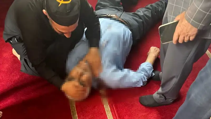 Camide Namaz Kılarken Bıçaklanan İmam: Olayın Perde Arkası Nedir?