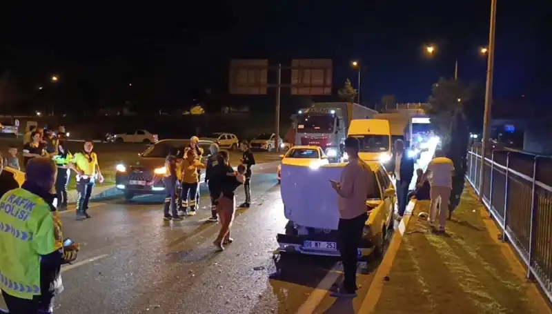 Otoyolda Kuralsız Geri Dönüş Yaparken Feci Kaza: İki Çocuk Yaralı!