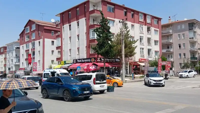 Milyonların Gözünde Şok: Taksi ile Otomobil Çarpıştı, Kazanın Ayrıntıları Şaşırttı!
