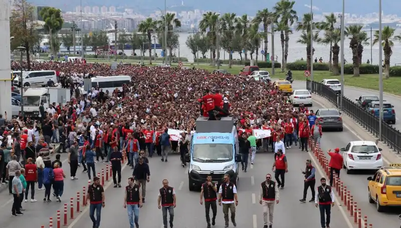 İzmir'deki Grevde Dördüncü Gün: İşçiler Taleplerini Yükseltiyor