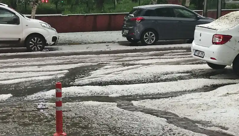 Ardahan’da Dolu Faciası: Şehir Beyaza Büründü, Hayat Durma Noktasına Geldi