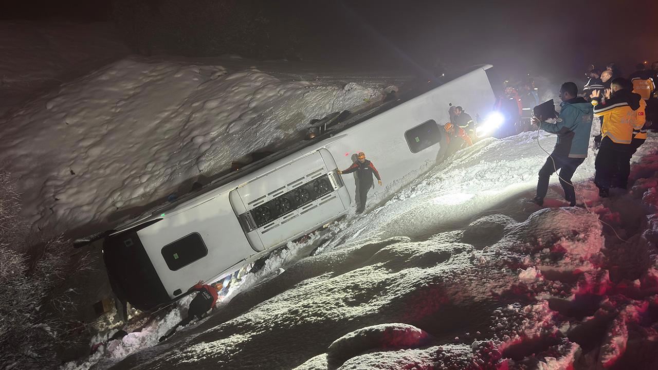 Yolcu Otobüsü Kazasında Bingöl'de 4 Ölü, 32 Yaralı