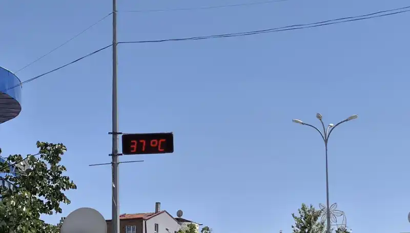 Termometreler 38 Dereceyi Geçti: İlçede Sıcakların Etkisi Hissediliyor