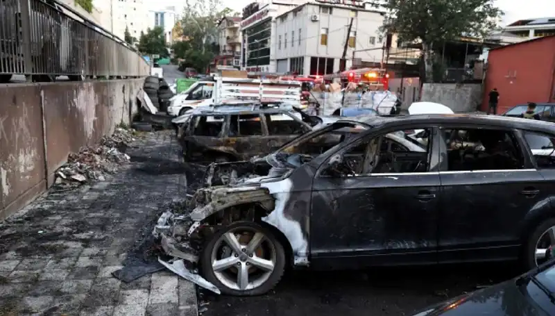 Sanayide Tamir Bekleyen Araçlar Alev Alev Yandı: Büyük Hasar Ortaya Çıktı