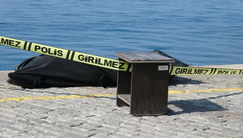 Falezlerin Arasında Bulunan Erkek Cesedi Gizemini Koruyor