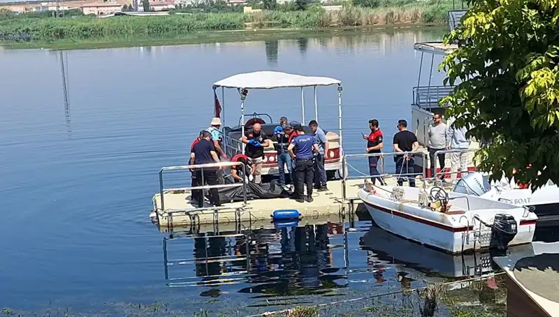 Fırat Nehri'nde Gizemli Bir Buluntu: Erkek Cesedi Keşfedildi