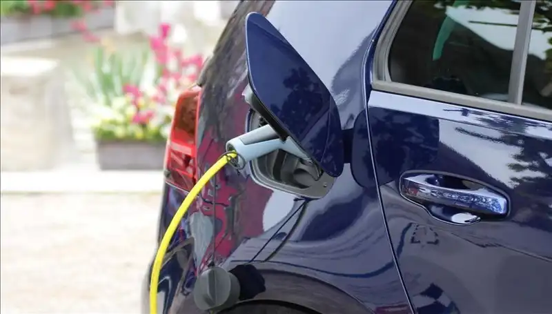 Tesla'yı Geride Bırakacak: Yeni Elektrikli Araç 1500 Kilometre Menzil Sunuyor!