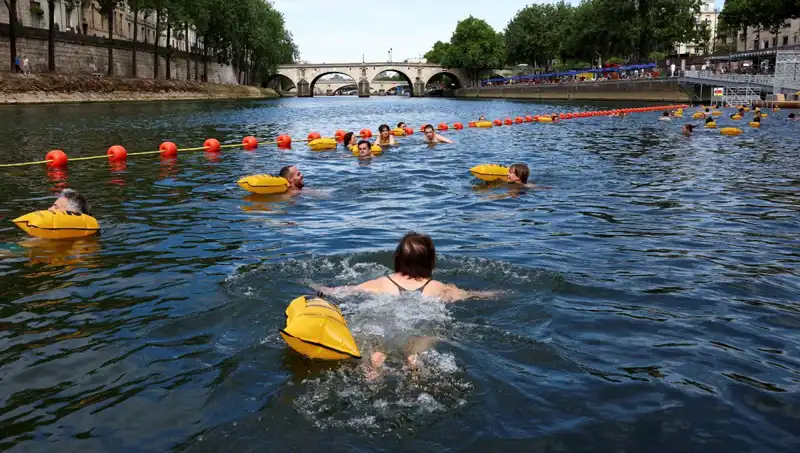 ** Paris’in Kalbinde Tarihi Bir Değişim: Seine Nehri Artık Herkesin Kullanımında!**