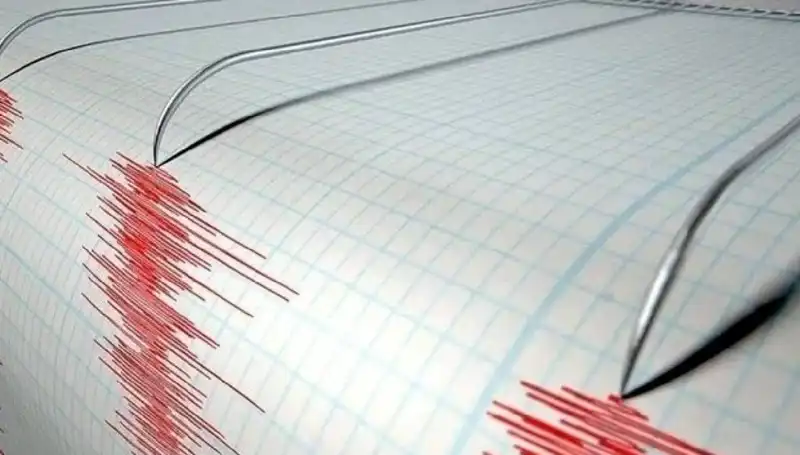 Ege Denizi'nde 3.5 Büyüklüğünde Deprem: Halk Tedirgin Oldu