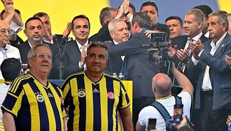 Aziz Yıldırım'ın Ekibinden Ali Koç'a İstifa Çağrısı: Mahmut Uslu Siyasete Mi Atılıyor?