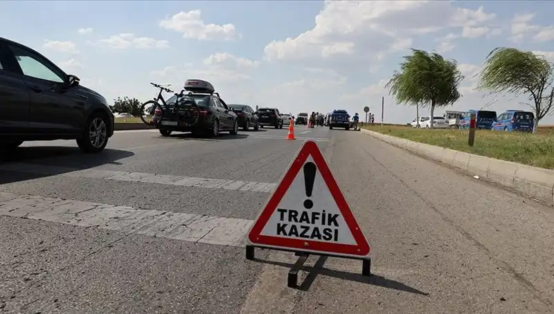 Adana'da Feci Kaza: Kamyon ve Otomobil Çarpıştı, Ölüm ve Yaralı Haberi Geldi