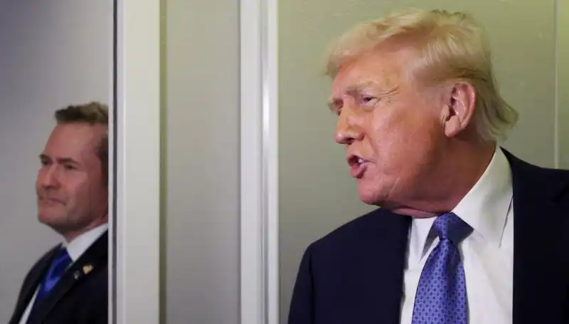 Trump'ın Görevden Alma Kararı: Mike Waltz'un Planları Sızdı mı?