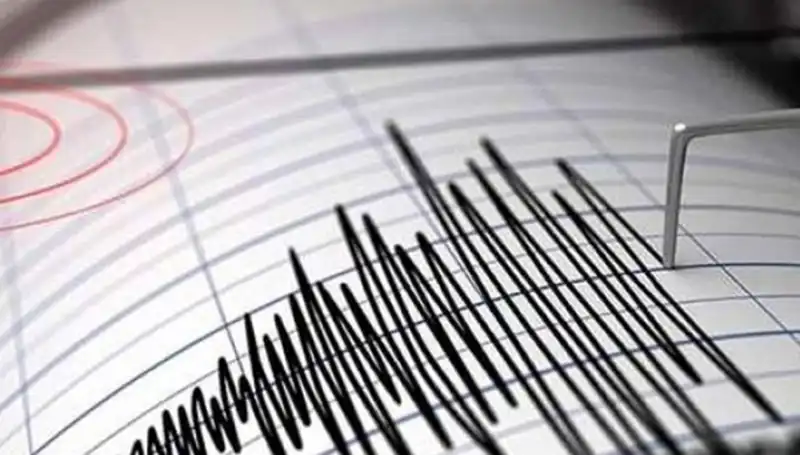 Sındırgı'da 4,3 Büyüklüğünde Deprem: Halk Panik İçinde