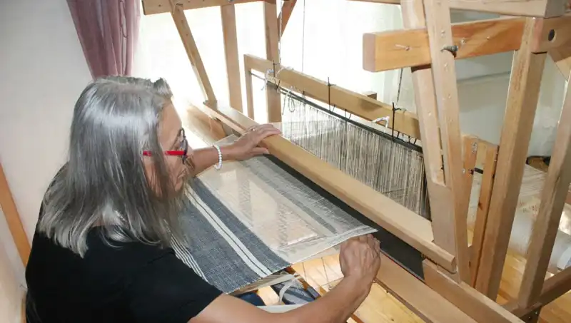 Eski Giysilerden Eşya Yapma Sanatı: Sürdürülebilir Moda Dönüşümü
