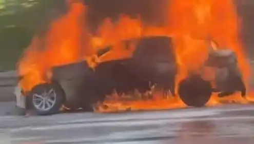 15 Temmuz Şehitler Köprüsü'nde Olaylı Gece: Araç Yangını Panik Yaratıdı