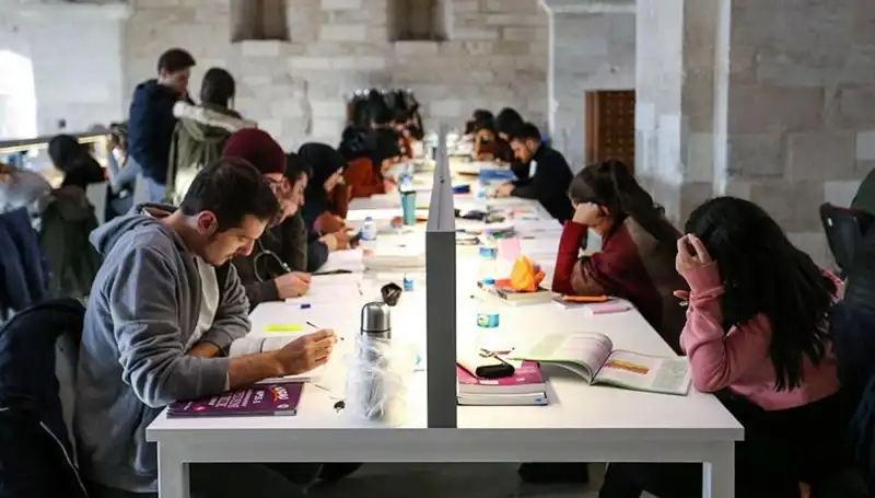 Üniversitelerin 2024-2025 Eğitim Öğretim Tarihleri Açıklandı: Öğrenciler Hazırlık Yapmalı