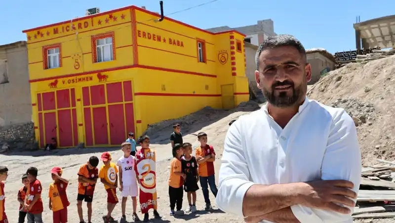 Futbol Tutkusu: Fanatik Taraftar Evine Osimhen ismini Yazdırdı