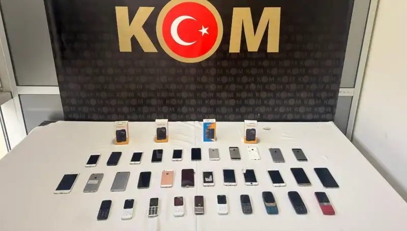 Gümrük Kaçağı Cep Telefonları: 37 Cihaz Düzeneğinden Ele Geçirildi