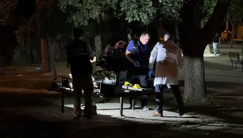 Husumet İngiltere Sokaklarında Kanlı Bir Çatışmaya Dönüştü: 1 Ölü, 2 Yaralı