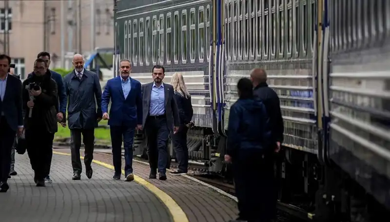 Dışişleri Bakanı Fidan, Ukrayna'daki Kritik Ziyaretini Tamamladı