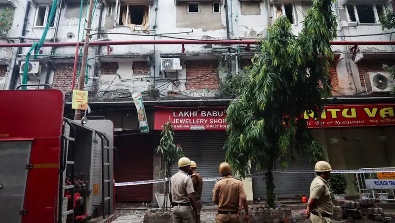 Hindistan'da Otel Yangını: Can Kaybı 15'e Yükseldi, Sebepleri Merak Ediliyor
