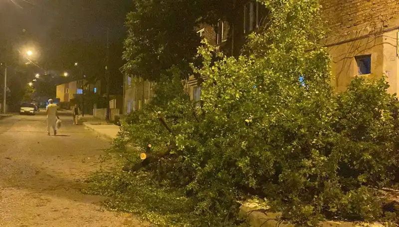 Karabük'te Şiddetli Fırtına: Şehirde Neler Oldu?