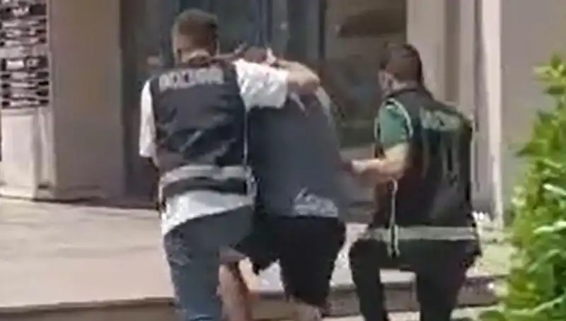 Sahte Dövizle Alışveriş Yapan Turist Yurt Dışına Sınır Dışı Edildi