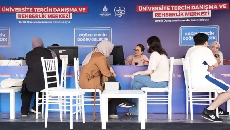 İstanbul'da 24 Yeni Tercih Danışma Merkezi ile Üniversite Seçimini Kolaylaştıran İBB
