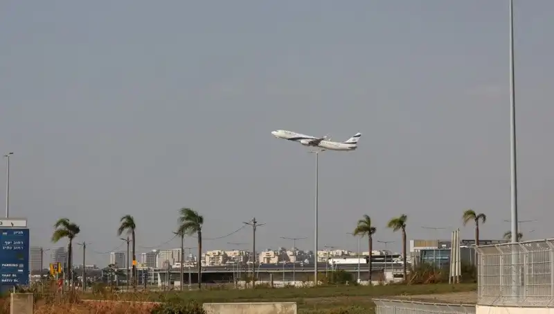 Husiler, İsrail'in Ben Gurion Havalimanı'na Füze Saldırısında Bulundu