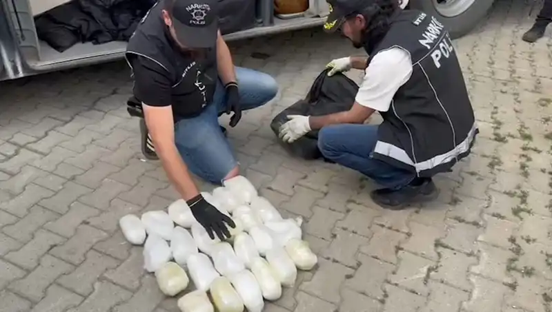 Yolcunun Valizinde Bulunan Metamfetamin İle Şoke Eden Olay!
