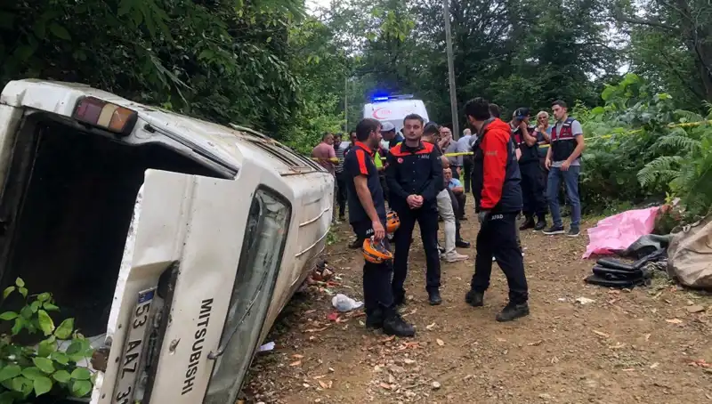 Rize'de Minibüs Faciası: Yamaçtan Yuvarlanan Araçta Üzücü Kayıplar