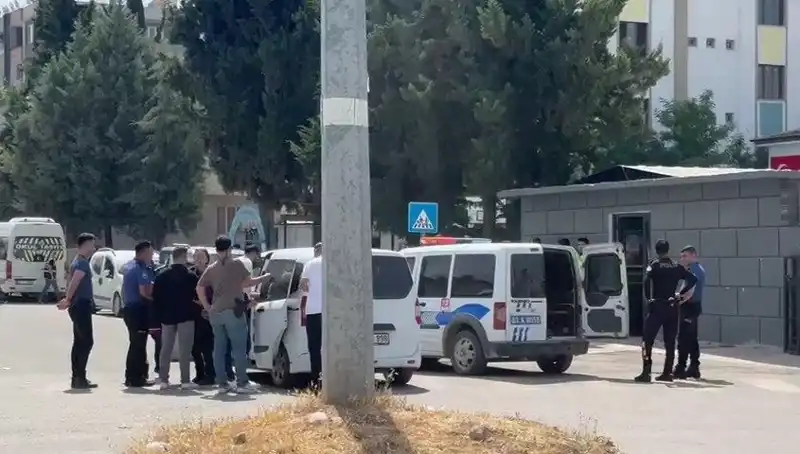 Adliye Önünde Çirkin Kavga: 5 Yaralı, 7 Gözaltı ile Gelişen Olaylar