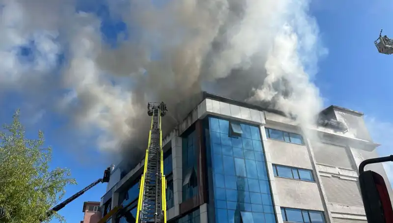 Esenyurt’ta Tekstil Atölyesinde Patlayan Yangın, Korku Dolu Anlar Yaşattı