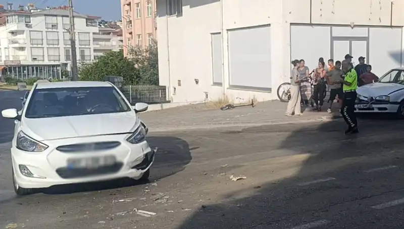 Antalya'da Korkunç Kaza: İki Otomobil Çarpıştı!