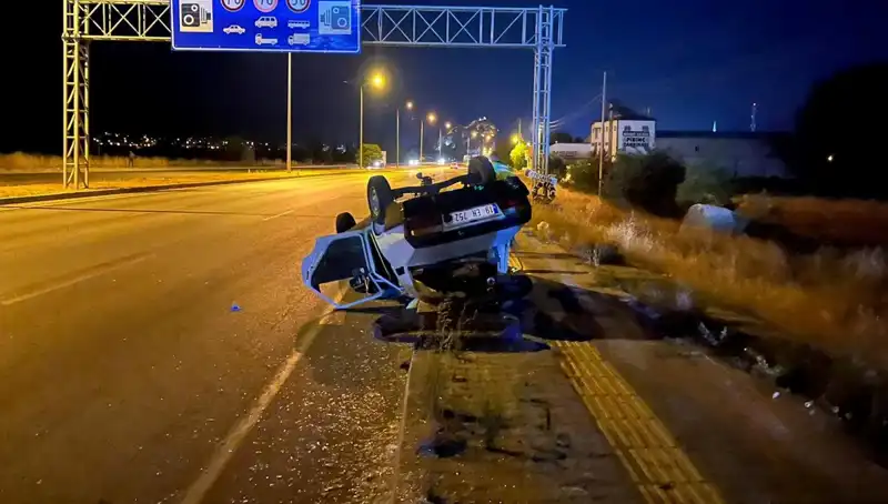 TIR'ın Sıkıştırdığı Otomobil Takla Attı: 1 Kişi Yaralandı