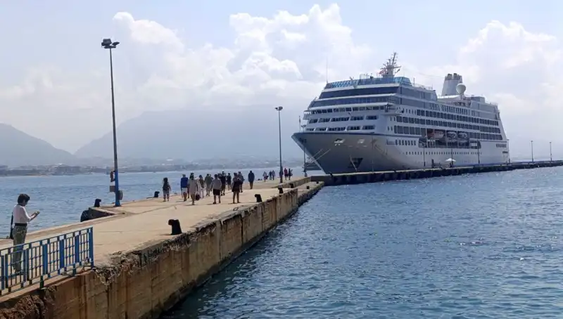 Alanya'da Bir İlk: ABD'li Turistler Kruvaziyerle Göz Kamaştırdı