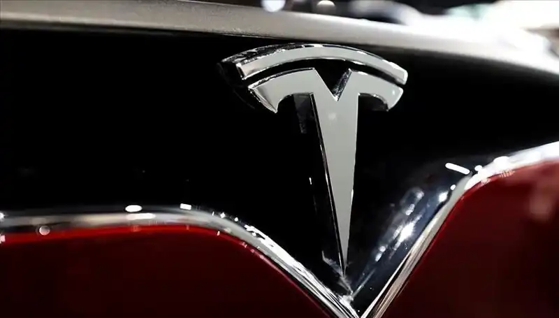 Tesla'da Kaos: Ucuz Model Tartışmaları ve FSD Beklentileri Bir Arada